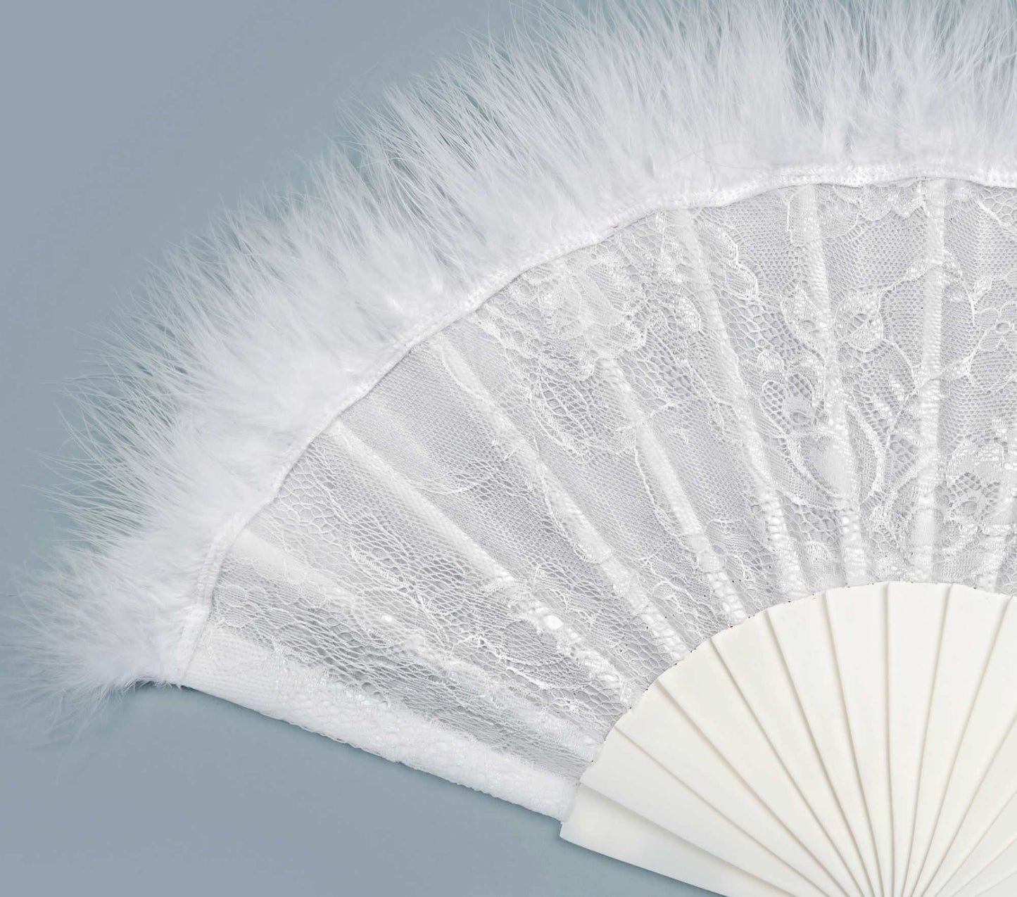 Bridal fan with feathers