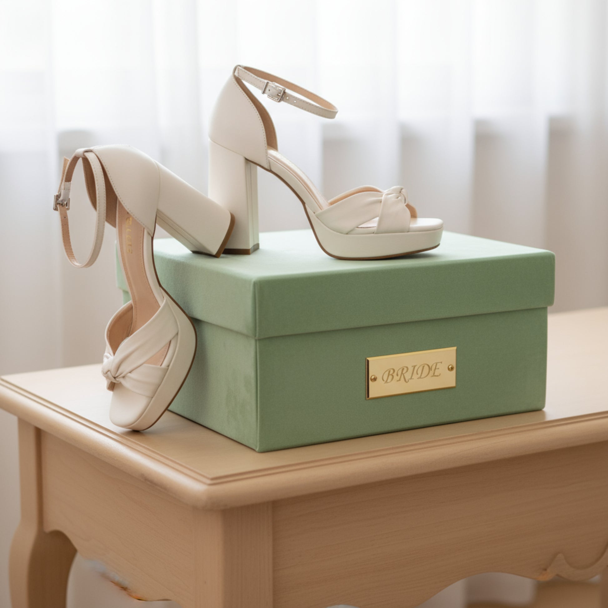 Bridal Shoes Leather. Shoes with chunky heels for the bride