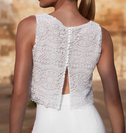 Crop top en dentelle avec fermeture à boutons Coleen
