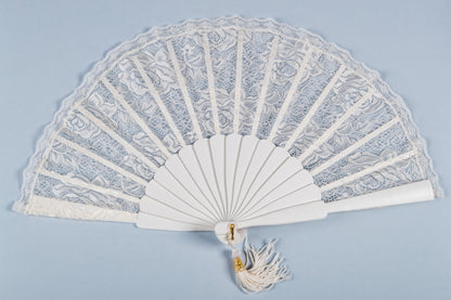 Bridal fan with lace