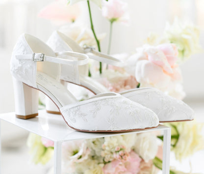 Scarpe da sposa con pizzo, sandali da sposa bianco sporco, scarpe da sposa con tacco a blocco e punta chiusa, sandali da sposa con tacco a blocco, scarpe da sposa con tacco basso