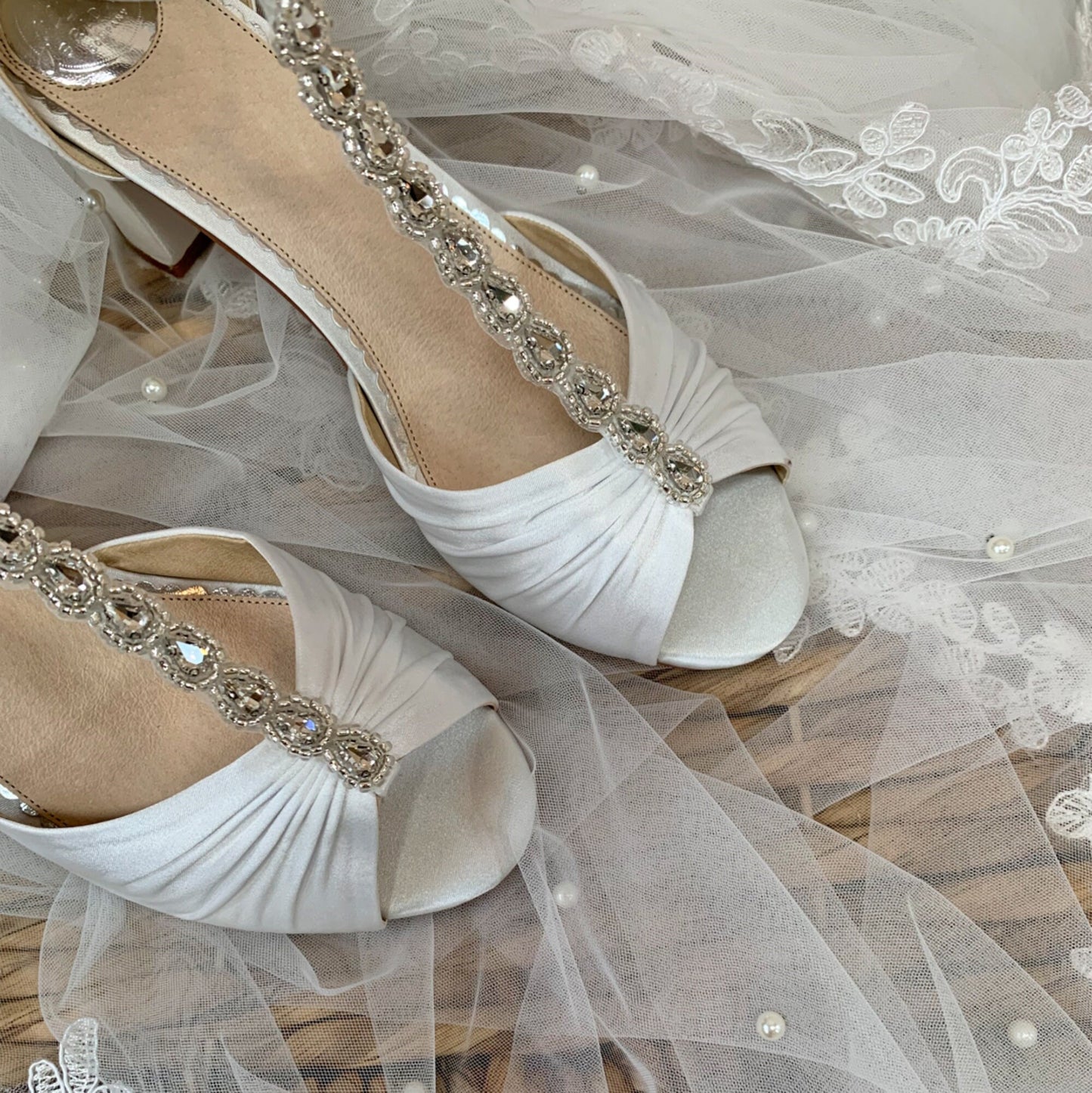 Bridal Shoes with rhinestones, Off white Bridal sandals, Bridal Shoes Block Heel, Bridal sandals block heel, Bridal shoes low heel