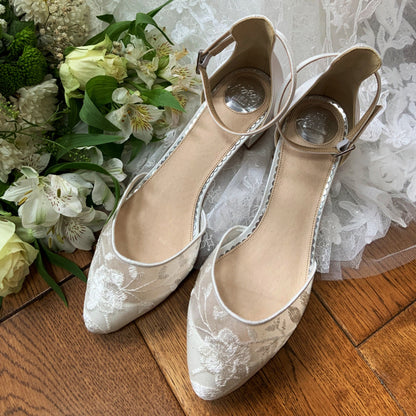 Zapatos de novia tacones bajos, Scarpe da sposa tacco basso, Zapatos Novia elegantes, Zapatos de novia blancos con encaje, Zapatos Novia cómodos,