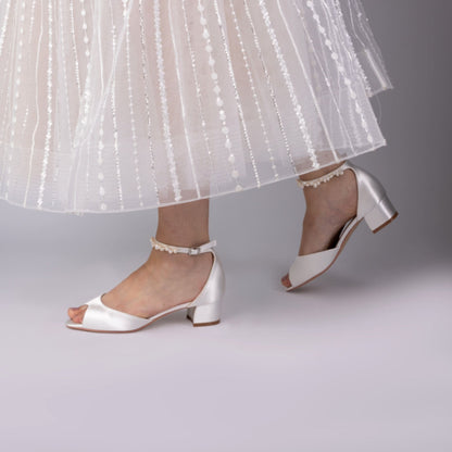 Zapatos de novia tacones bajos, Scarpe da sposa tacco basso, Zapatos de Novia elegantes, Zapatos de novia blancos, Zapatos de Novia cómodos,